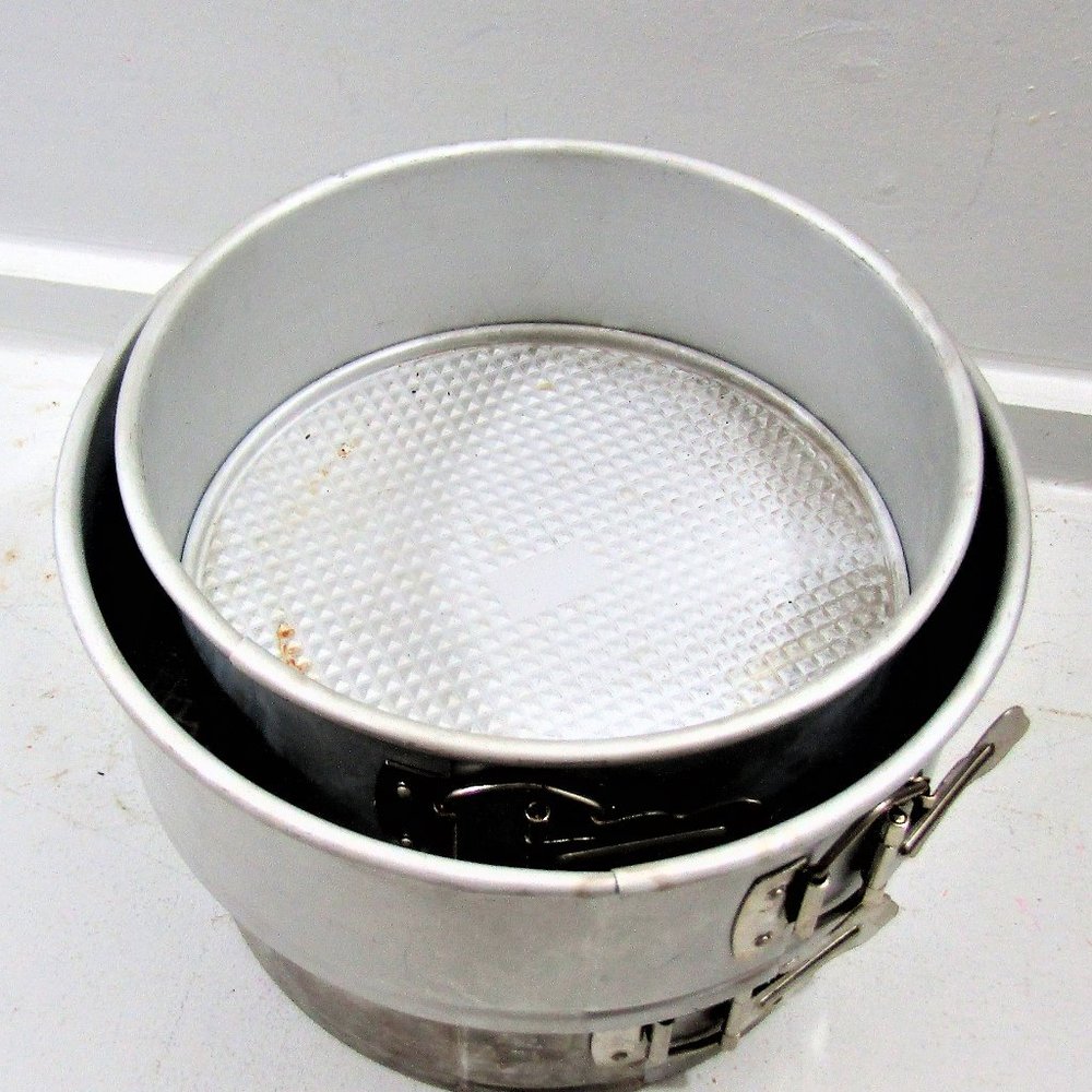 Three Springform Cheesecake Pans - Picture 7 of 8